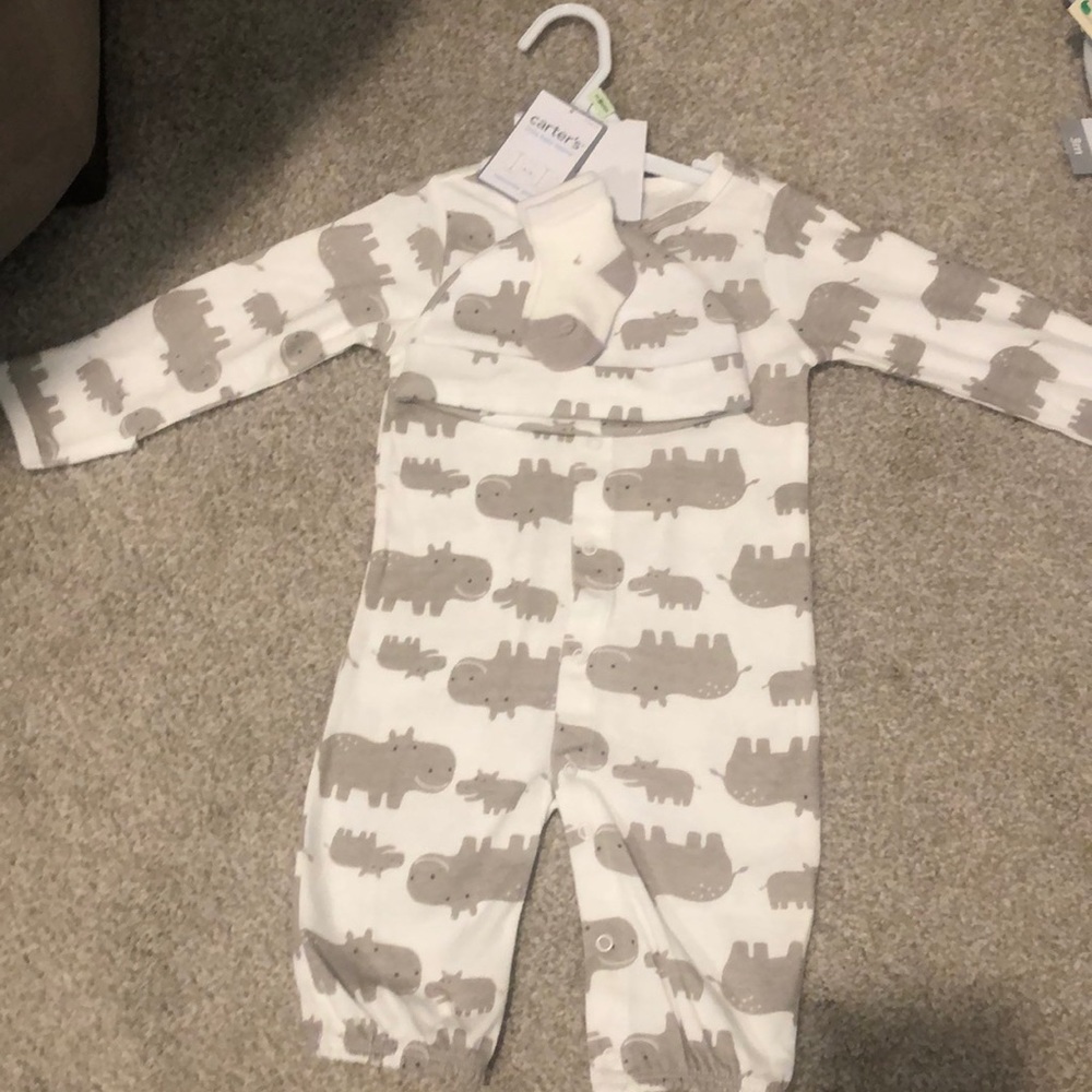 Carter’s baby pajamas hippo with hat and soaks NWT